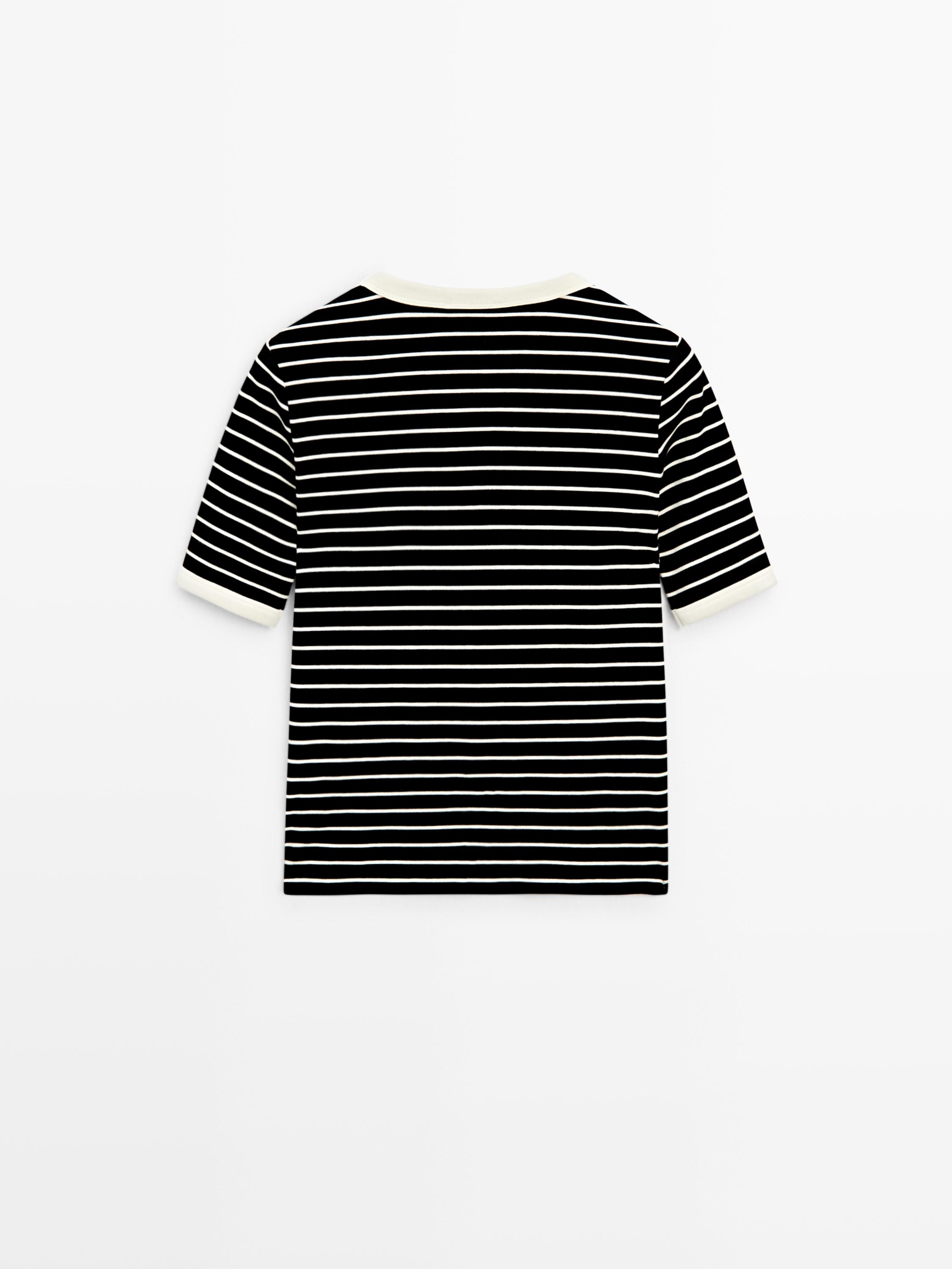 Short sleeve T-shirt with contrast stripes